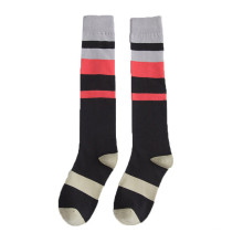 Bunt Strip Street Crew Socken Baumwolle Frauen koreanische Socken Hersteller Mädchen Socken Großhandel Fabrik